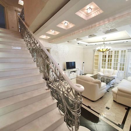 Роскошная Двухуровневая Квартира Luxurious Duplex Apartment Yerevan Bagian luar foto